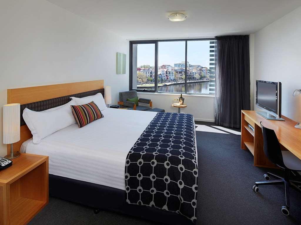 East Perth Suites Hotel Exterior photo